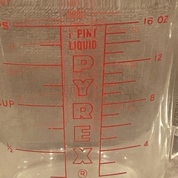 Vintage Pyrex Clear Measuring Cup with Red Markings #516 - Picture 3 of 4